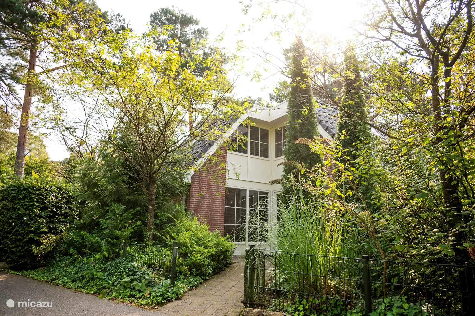 Vorderansicht des Hauses.