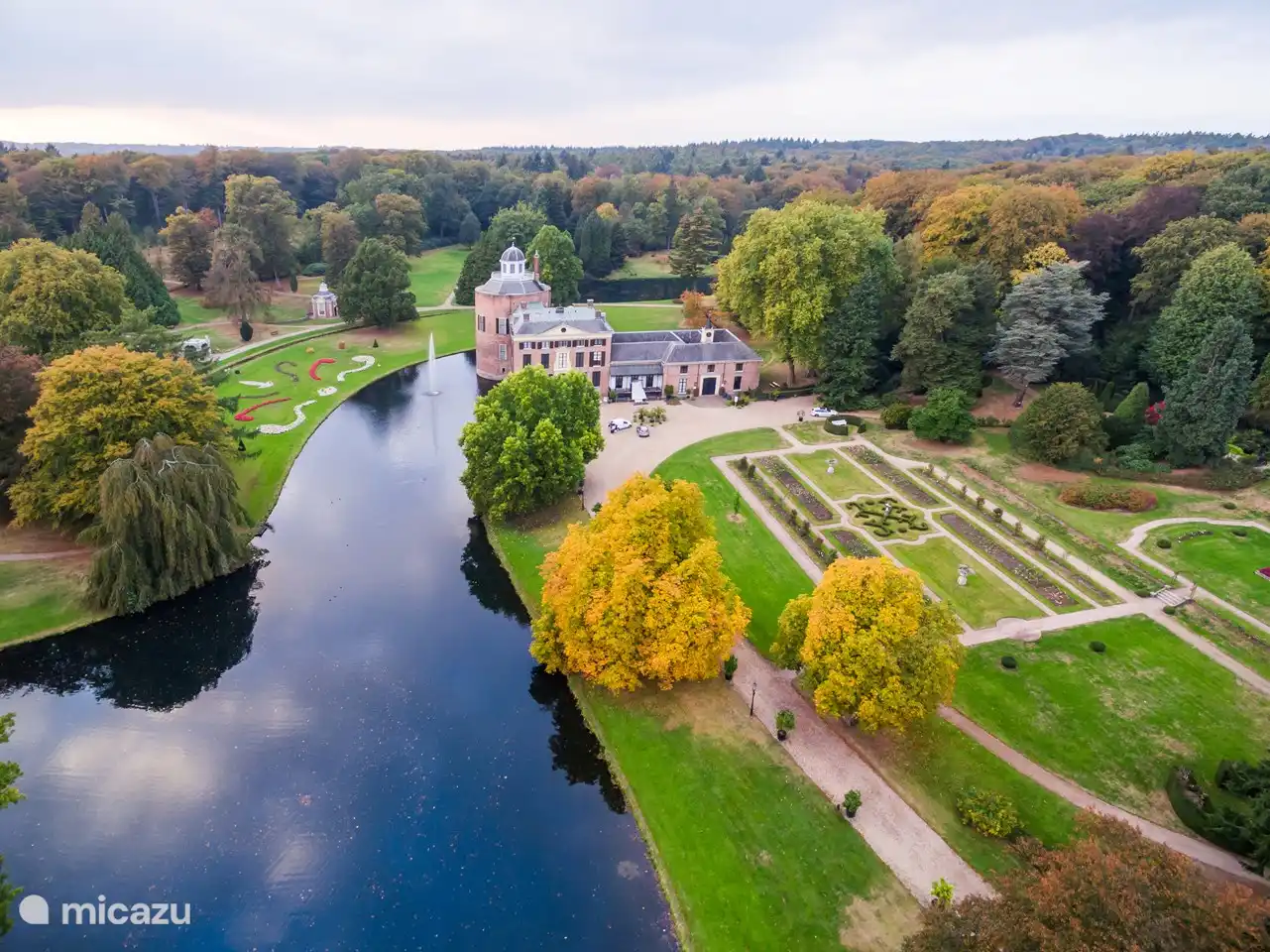 Besuchen Sie Schloss Rosendael und essen Sie in der Orangerie oder Bistro Bar Beaune in 20 Minuten zu Mittag. Fahrt von Beekbergen.