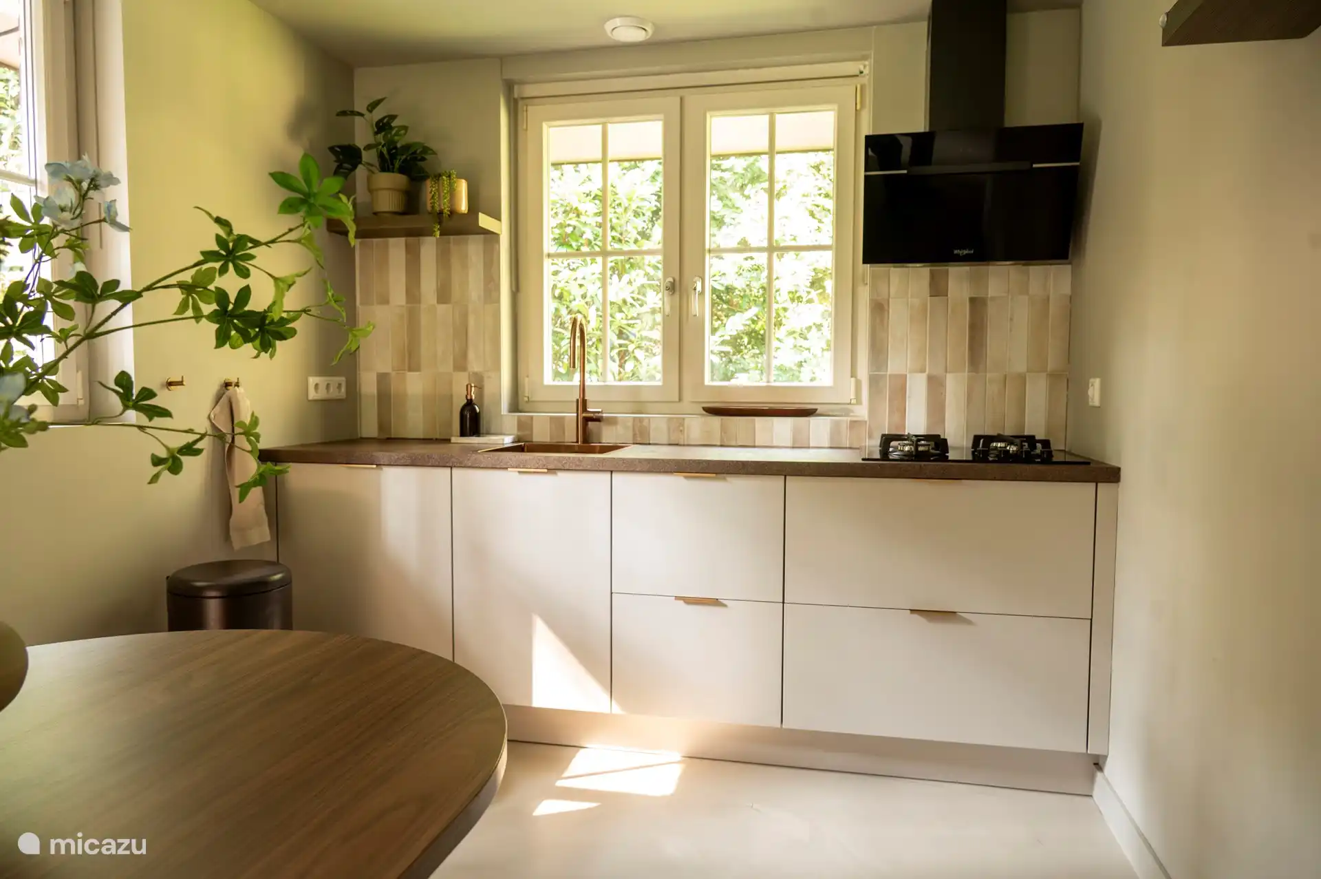 Die Küche mit Gasherd.