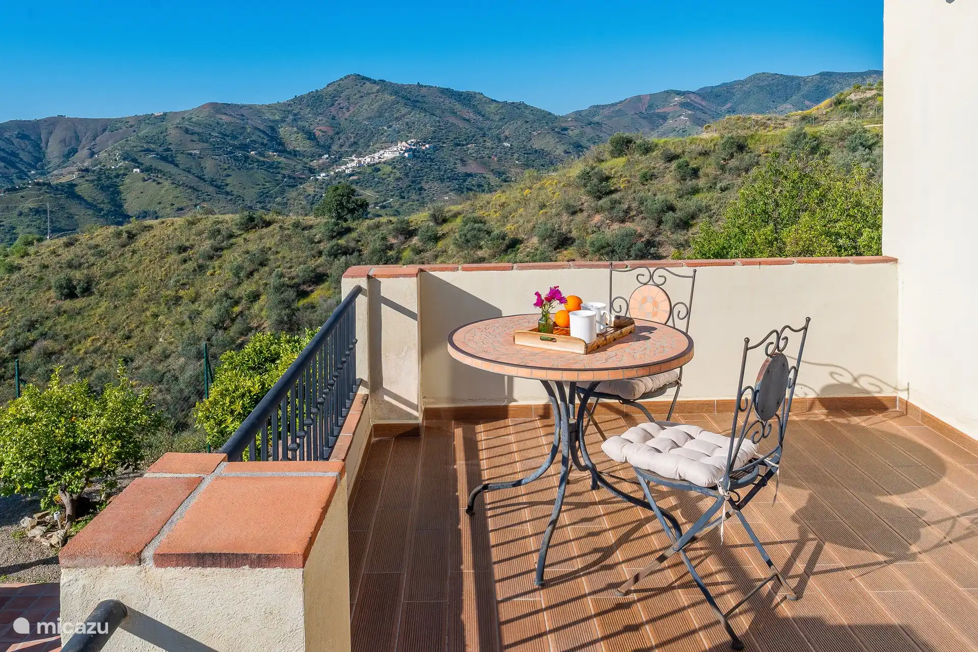 Blick von der Terrasse im Obergeschoss