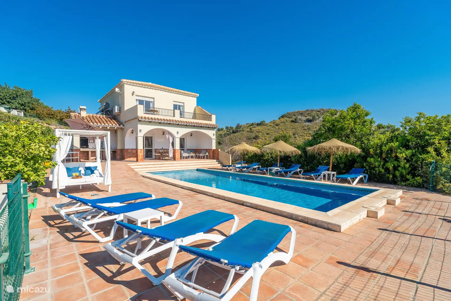 Bereich direkt rund um das Haus. Davon können Sie träumen.