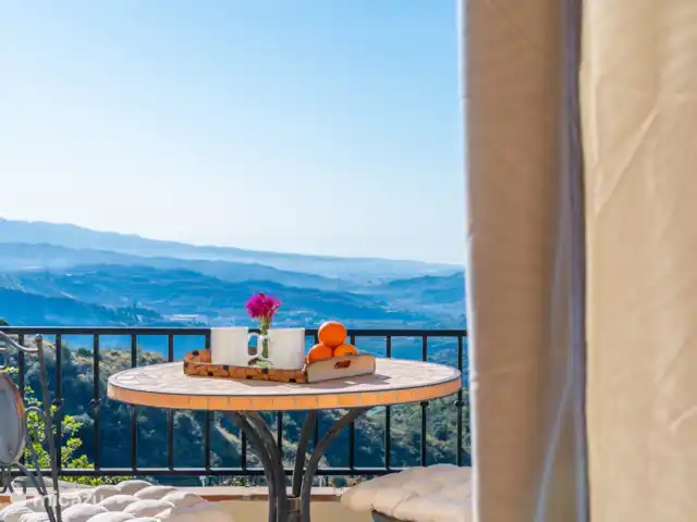 Villa El Botin | Espagne, Costa del Sol, Comares - villa Vue depuis la chambre à l’étage qui s’ouvre sur la terrasse.