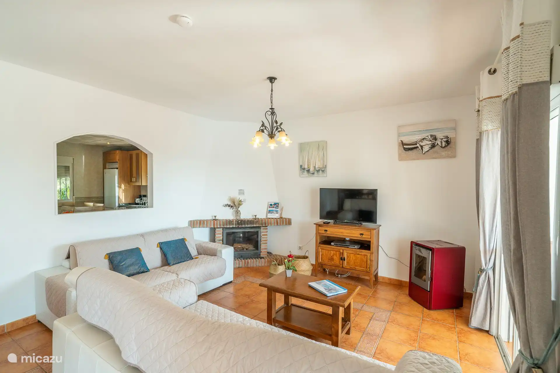 Großes Wohnzimmer für die ganze Familie.