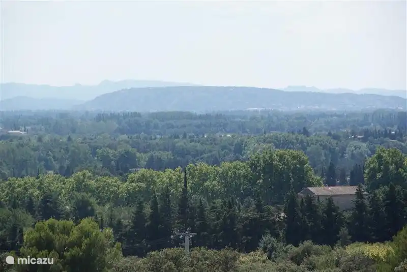 La vista del Luberon y los Alpilles. En la villa hay rutas para caminar y andar en bicicleta, pero también mapas de coches.