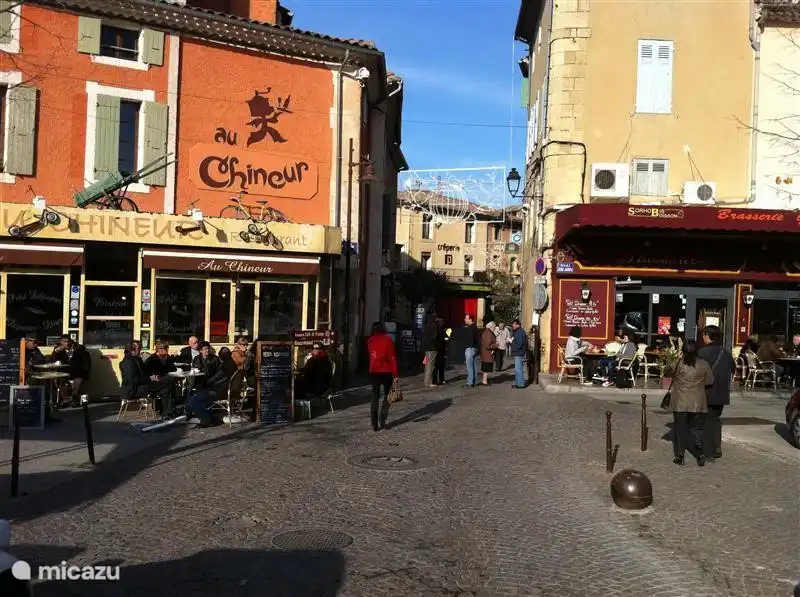 L'isle sur la Sorgue también tiene sus tiendas de antigüedades abiertas en otoño