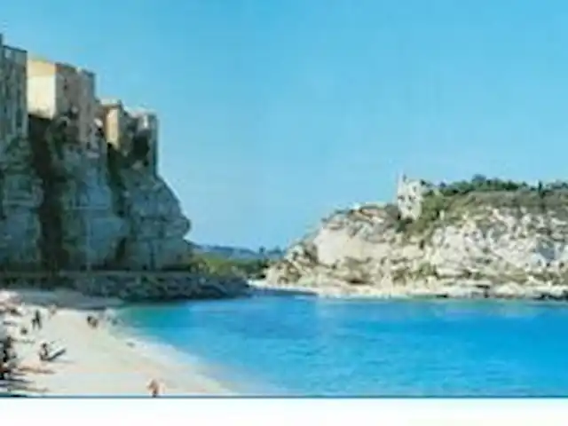 Marasusa | Italie, Calabre, Parghelia - appartement Vue de Tropea depuis la plage