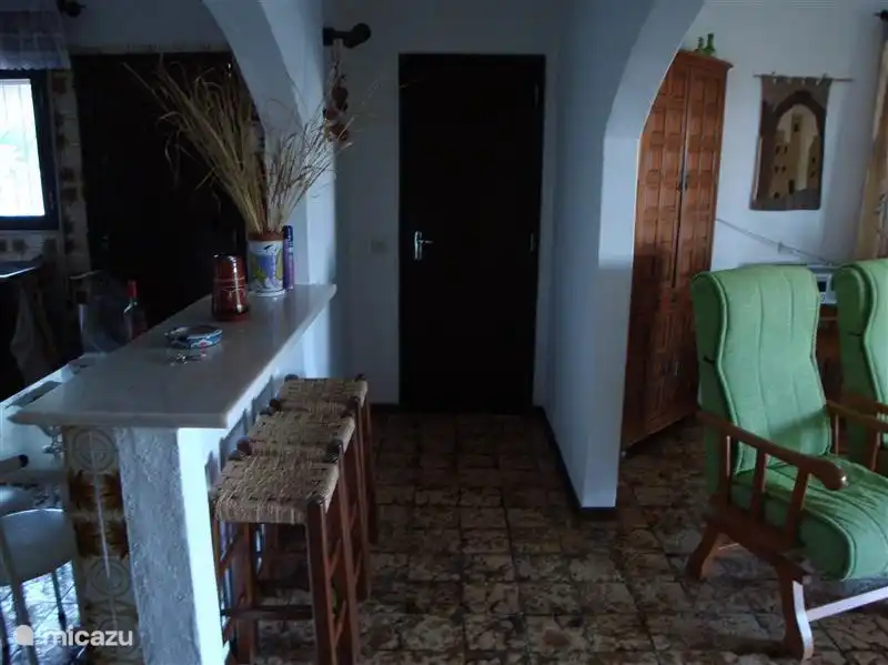 Pasillo entre salón y cocina