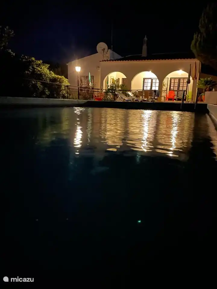 Villa Egmont de noche