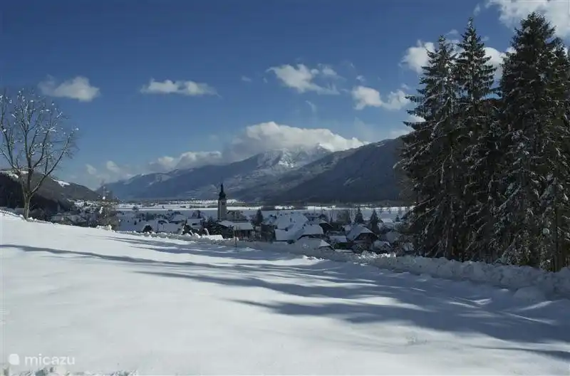 Ansicht der Villa Vicana im Winter.
Die Strecke ist schnell erreicht, der Skibus hält am Ende der Straße.