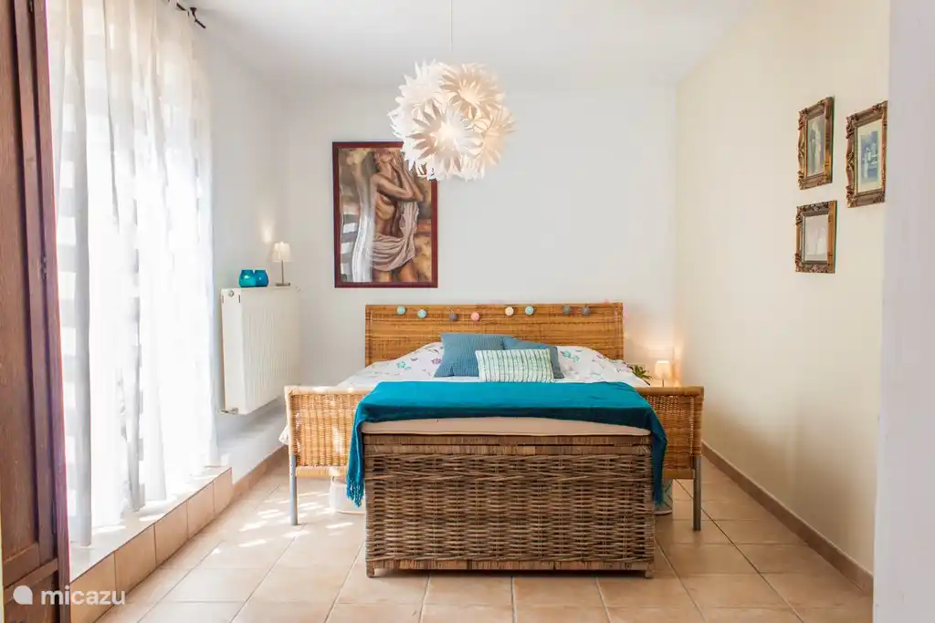 slaapkamer met badkamer en suite 