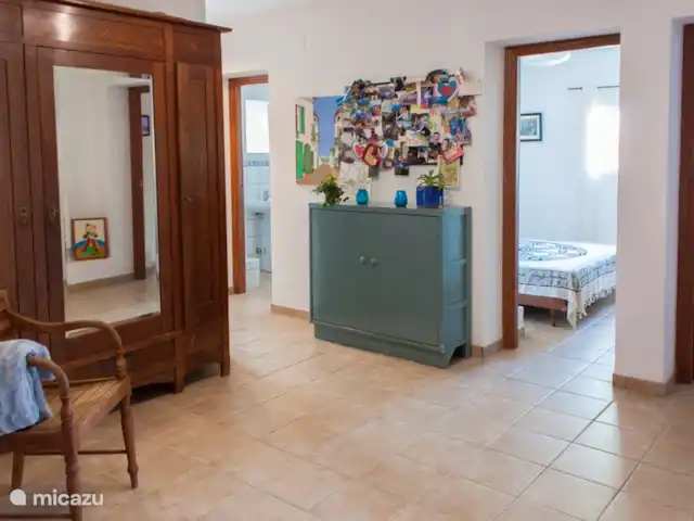 Casa Pino huren in Spanje, Costa Blanca, Alfáz del Pi - villa hal waar de slaapkamers aan liggen