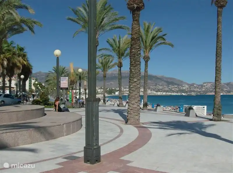 De boulevard van Albir, op 5 minuten van Casa Pino.