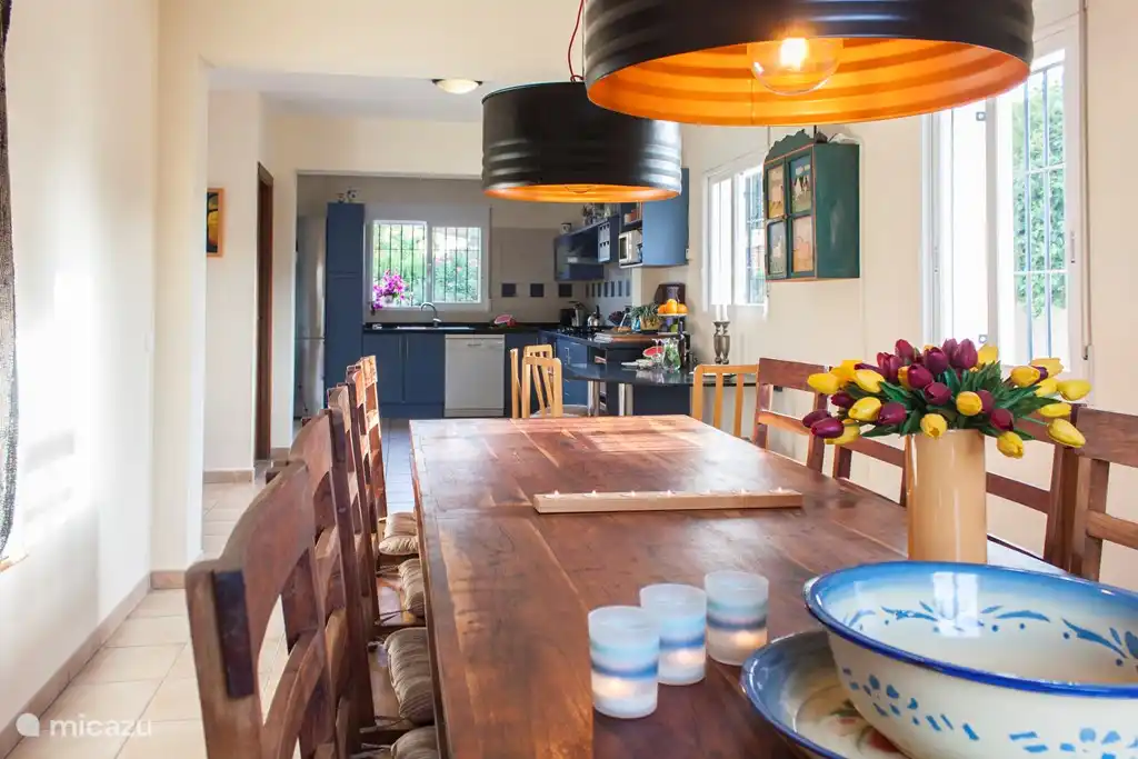 Zeer ruime eetkamer grenzend aan de open keuken