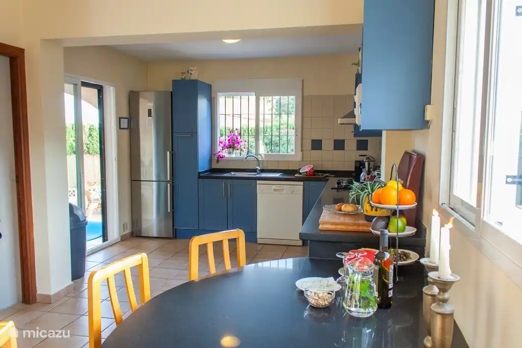 Keuken voorzien van alle mogelijke apparatuur