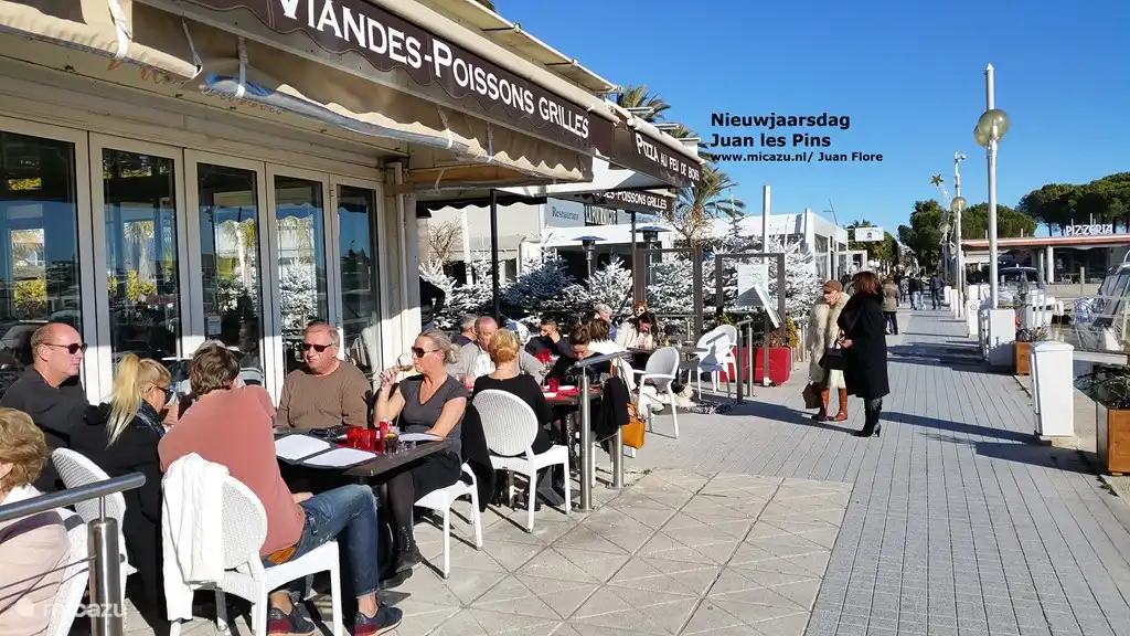 Nieuwjaarsdag in Juan les Pins! Zonnig, strak blauw, heerlijk lunchen aan de haven!