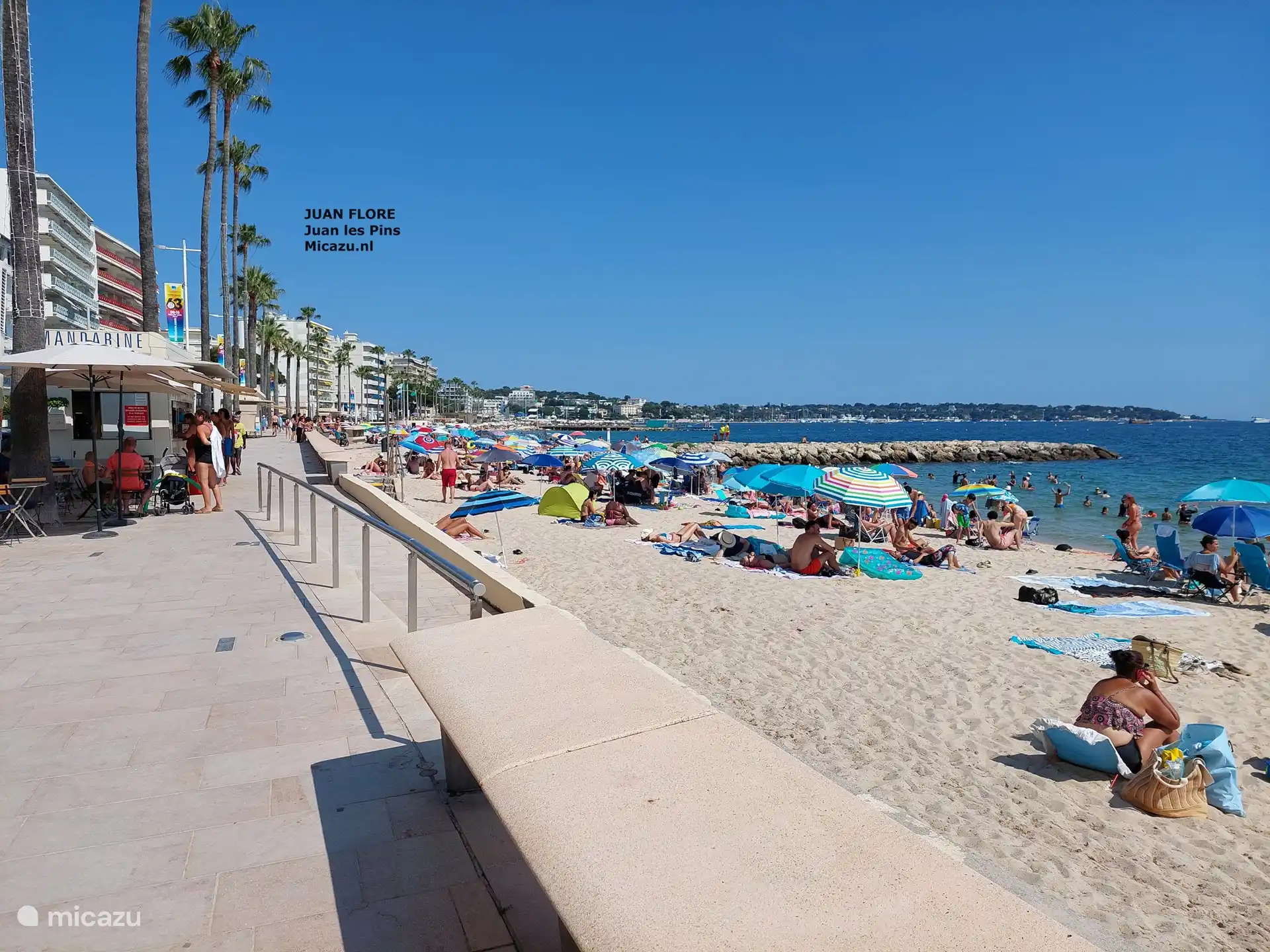 Bij JUAN FLORE in Juan les Pins, heerlijke zandstranden. Op de boulevard kraampjes voor ijs, frisdrank, patat enz.