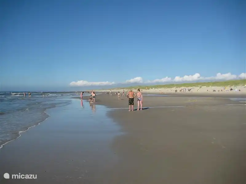 The beach in St. Maartenszee is within biking distance. Clean and never crowded.