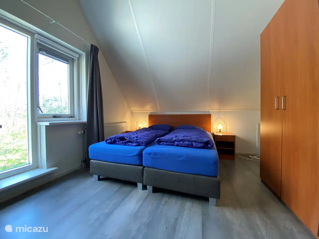 Chambre 2 (étage) avec lit bébé