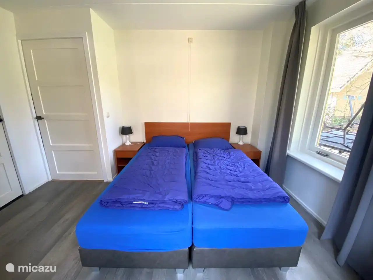 Chambre au rez-de-chaussée avec salle de bain attenante