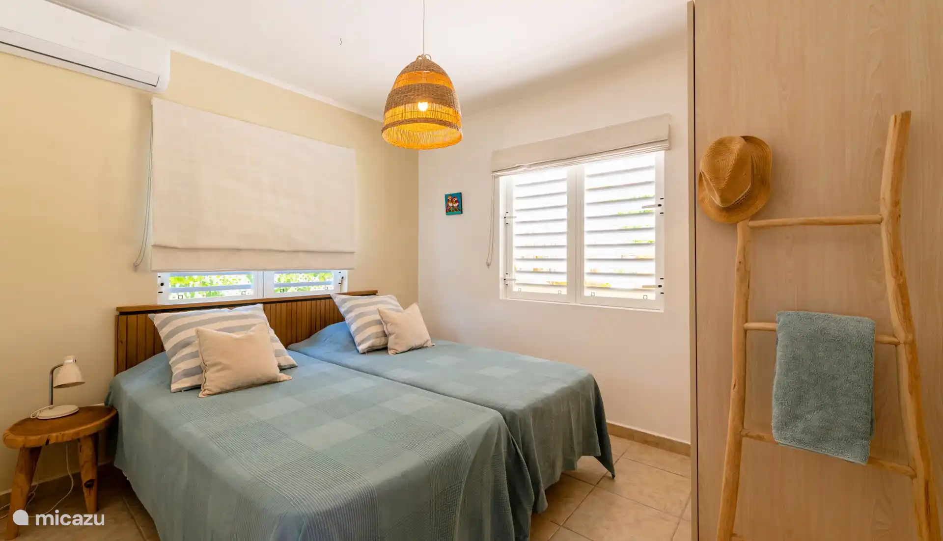 Slaapkamer 2 met shutterramen