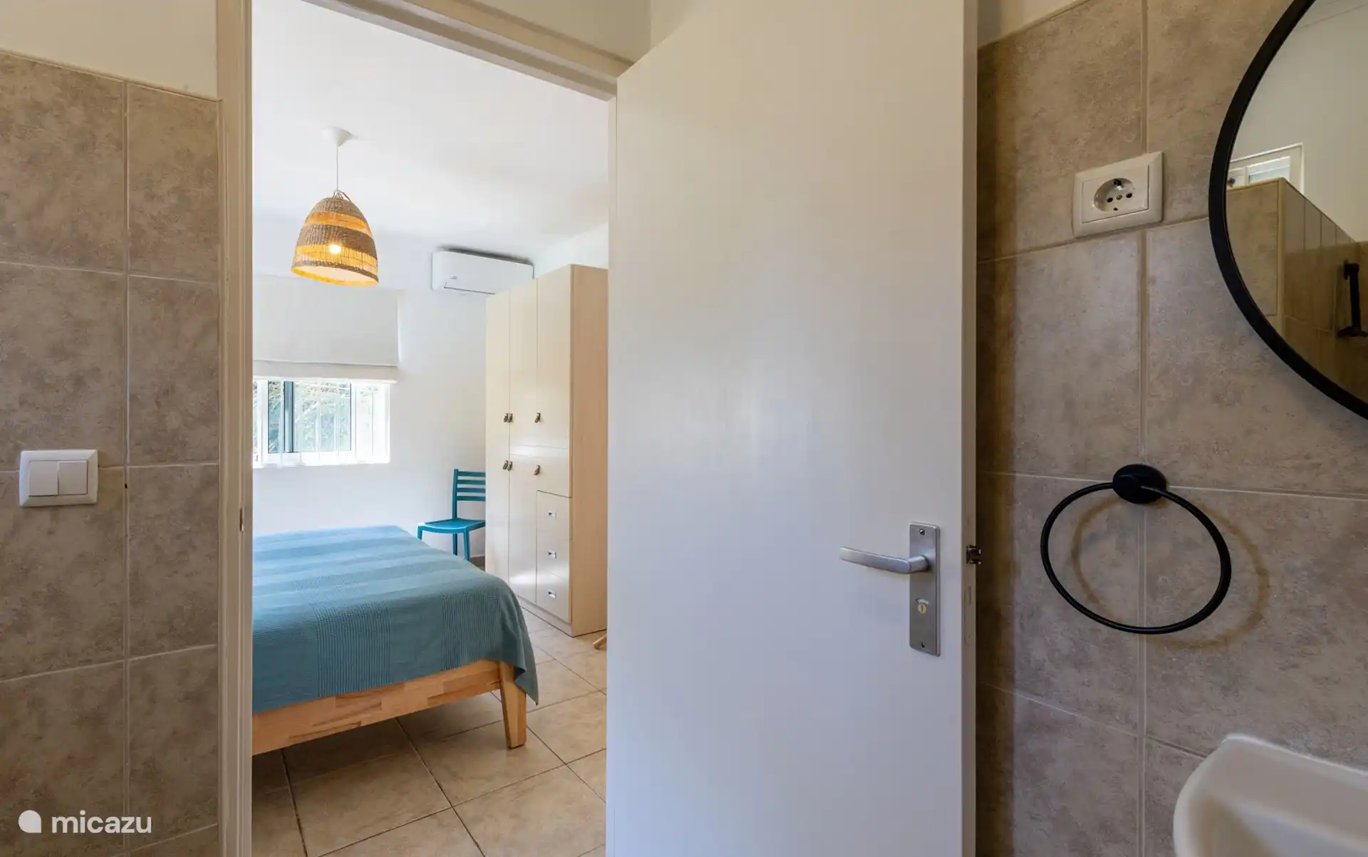 slaapkamer met badkamer ensuite