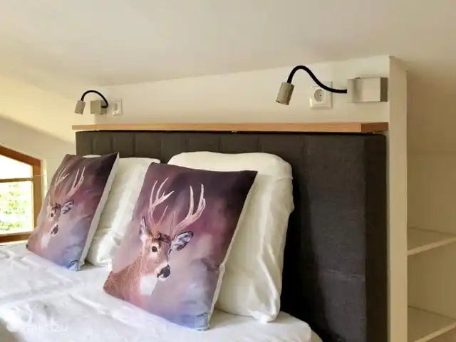 Penthouse JenSen SKI IN / SKI OUT huren in Oostenrijk, Salzburgerland, Mittersill - penthouse Luxe boxspringbedden met leeslampjes en USB aansluiting