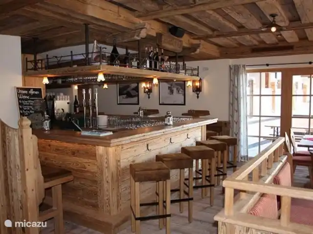 Penthouse JenSen SKI IN / SKI OUT huren in Oostenrijk, Salzburgerland, Mittersill - penthouse Moore Alm, de bar van het inpandige restaurant. Deze is alleen in de winter geopend.
