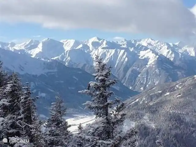 Penthouse JenSen SKI IN / SKI OUT huren in Oostenrijk, Salzburgerland, Mittersill - penthouse Uitzicht boven op de berg waarop het penthouse gelegen is.