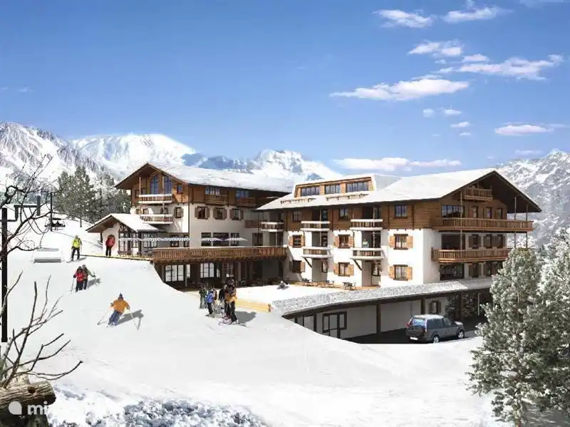 Panorama Chalets Kitzbühel Alps.
Located directly on the slopes, next to the gondola to the middle station.

 