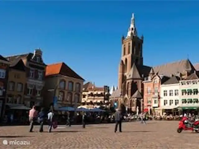 Oberón en Países Bajos, Limburgo, Herkenbosch - bungaló Un día en el Designer Outlet Roermond es mucho más que comprar tus marcas favoritas con descuentos de hasta el 70%. Con cafeterías y restaurantes, un parque infantil y buenas instalaciones de aparcamiento. Pero el centro de la ciudad y el Maasboulevard también merecen una visita.