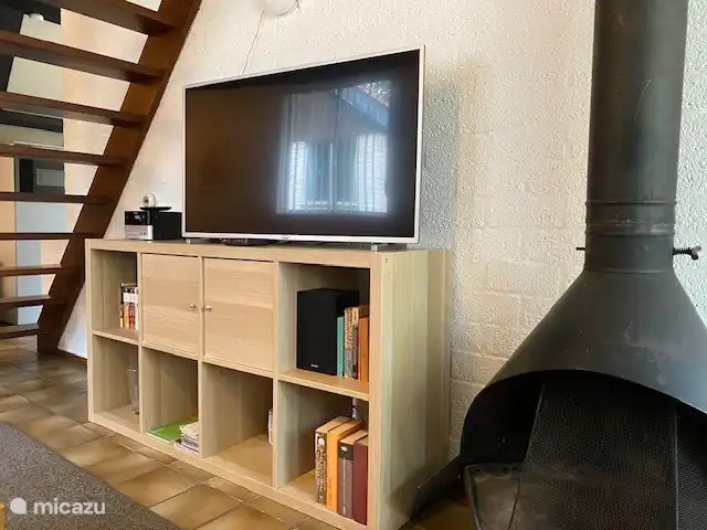 Oberón en Países Bajos, Limburgo, Herkenbosch - bungaló Sala de estar, mueble de TV y chimenea (solo fogones)