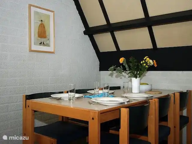Oberón en Países Bajos, Limburgo, Herkenbosch - bungaló El comedor para 6 personas.
