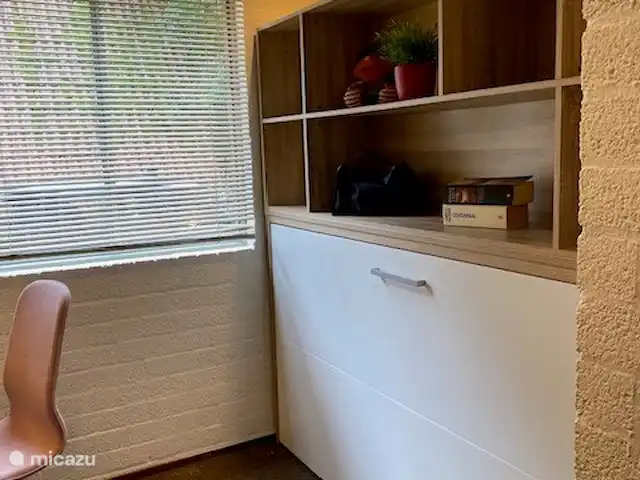 Oberón en Países Bajos, Limburgo, Herkenbosch - bungaló Cama de pared cerrada en el dormitorio de la planta baja