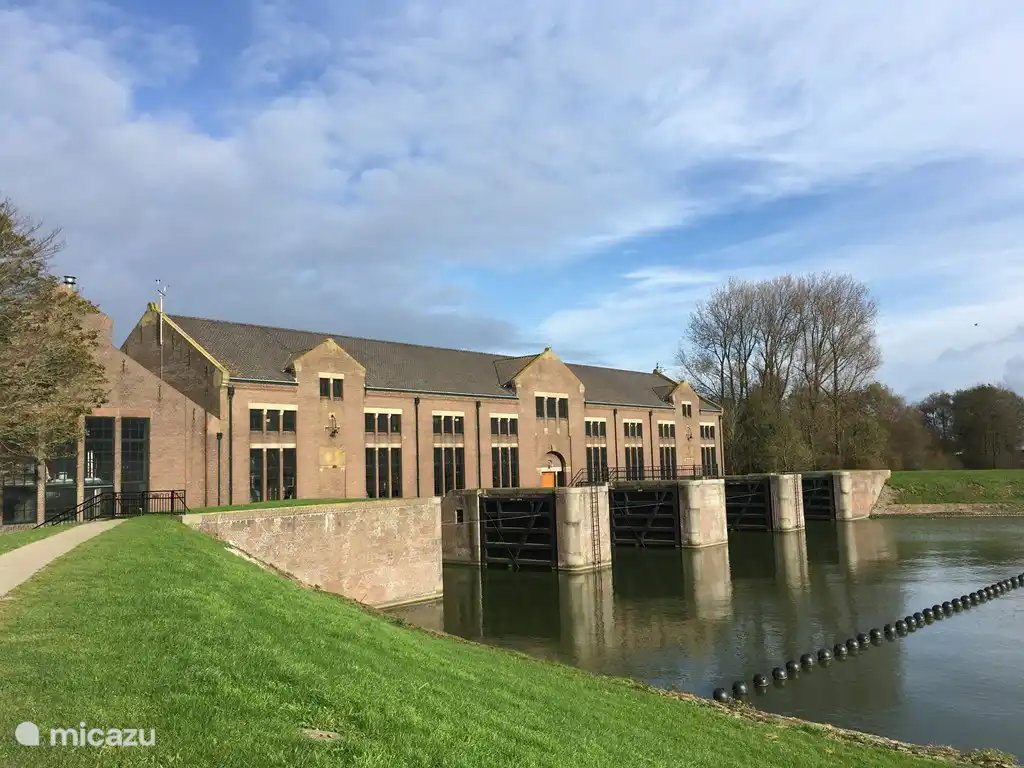 Het Woudagemaal in Lemmer. Verkozen tot leukste uitje van Friesland in 2014. Interessant museum met 3 D-presentaties en rondleidingen.