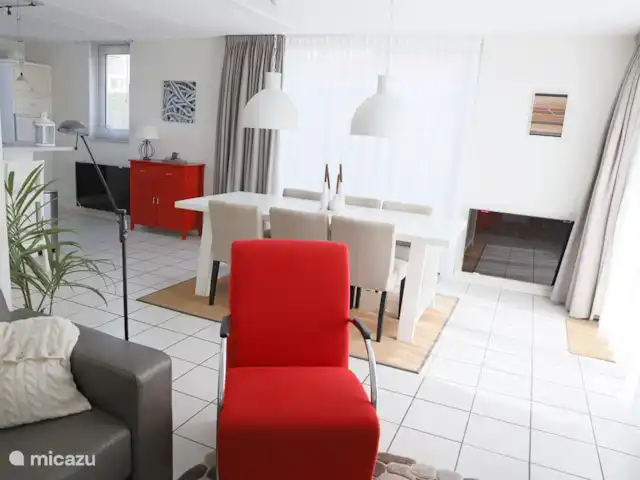 Maison de vacances Markant | Pays-Bas, Frise, Balk - maison de vacances Salon lumineux avec une salle à manger confortable, où vous pourrez vous détendre.