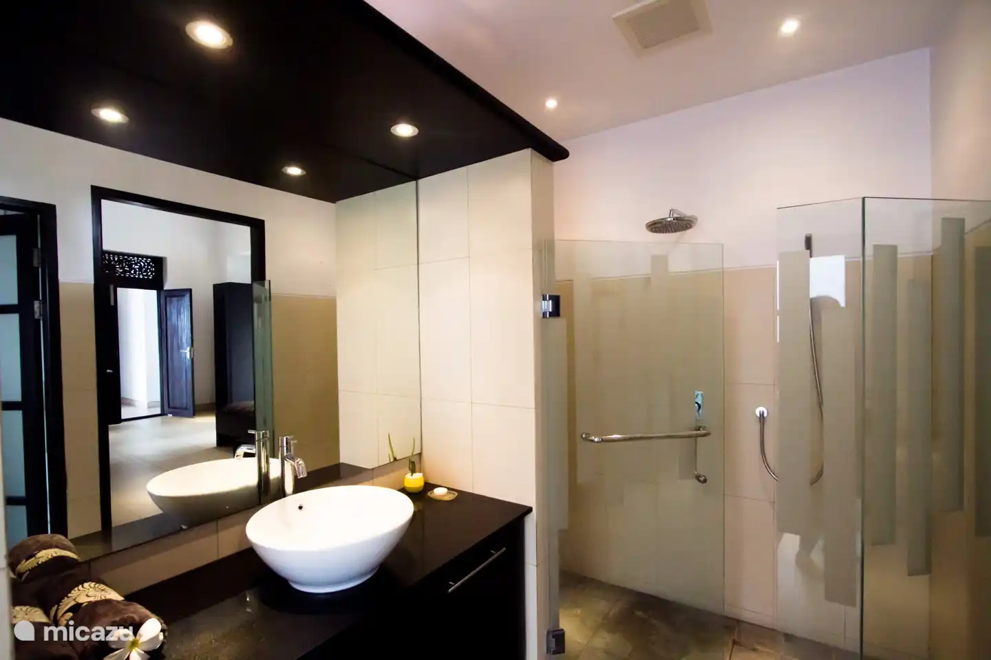 Eines der Badezimmer.