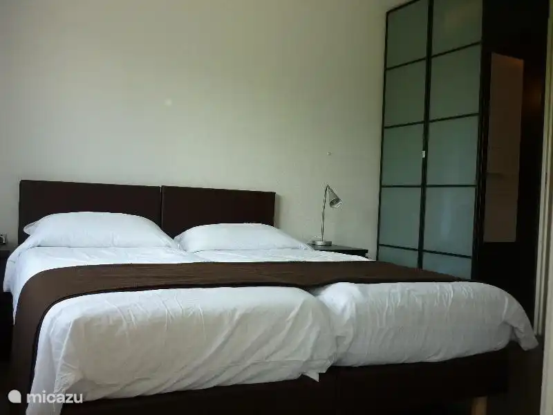 Schlafzimmer Erdgeschoss Private TV mit DVD-Player gebaut.