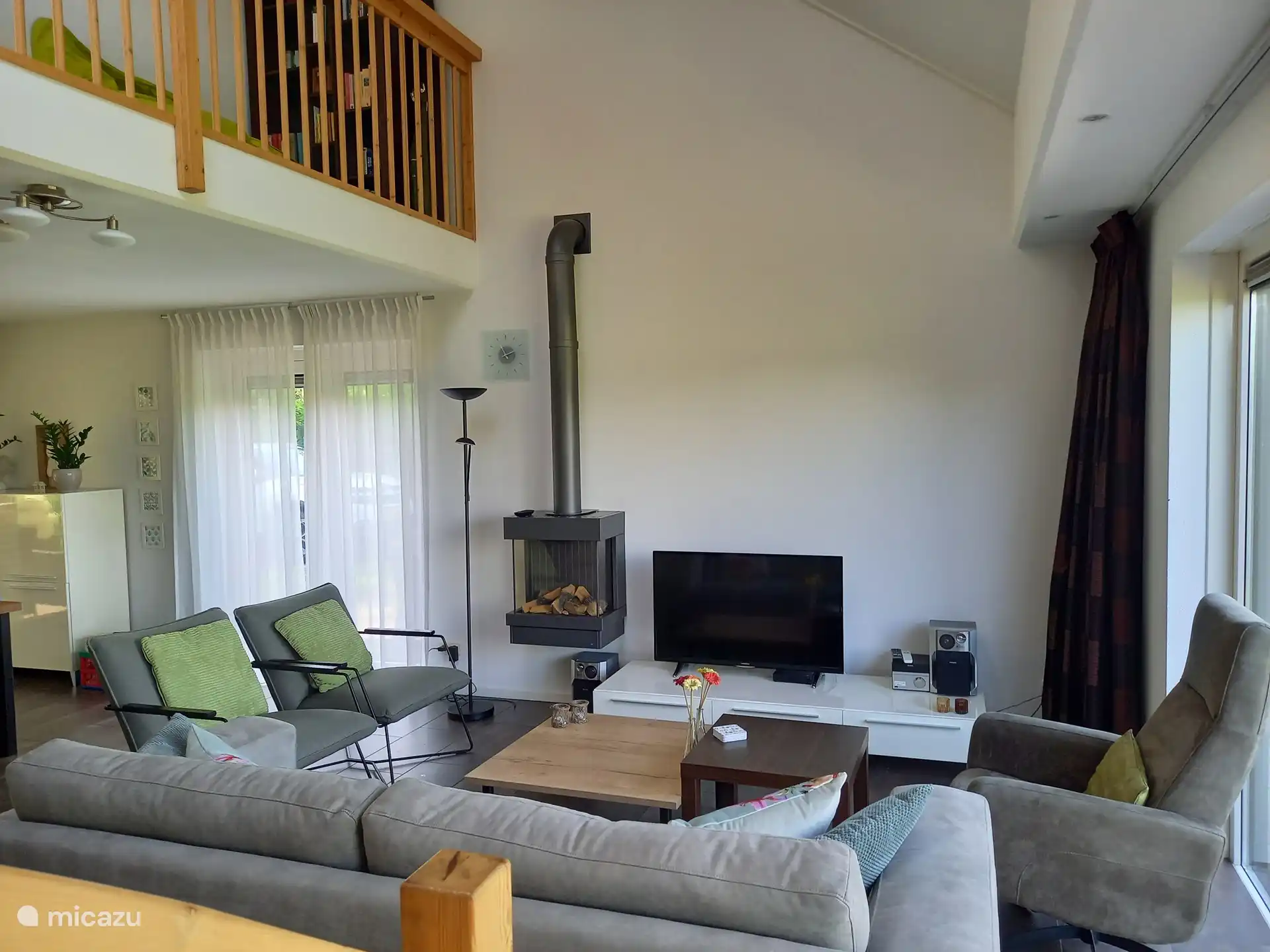 Großer Fernseher mit Streaming-Diensten