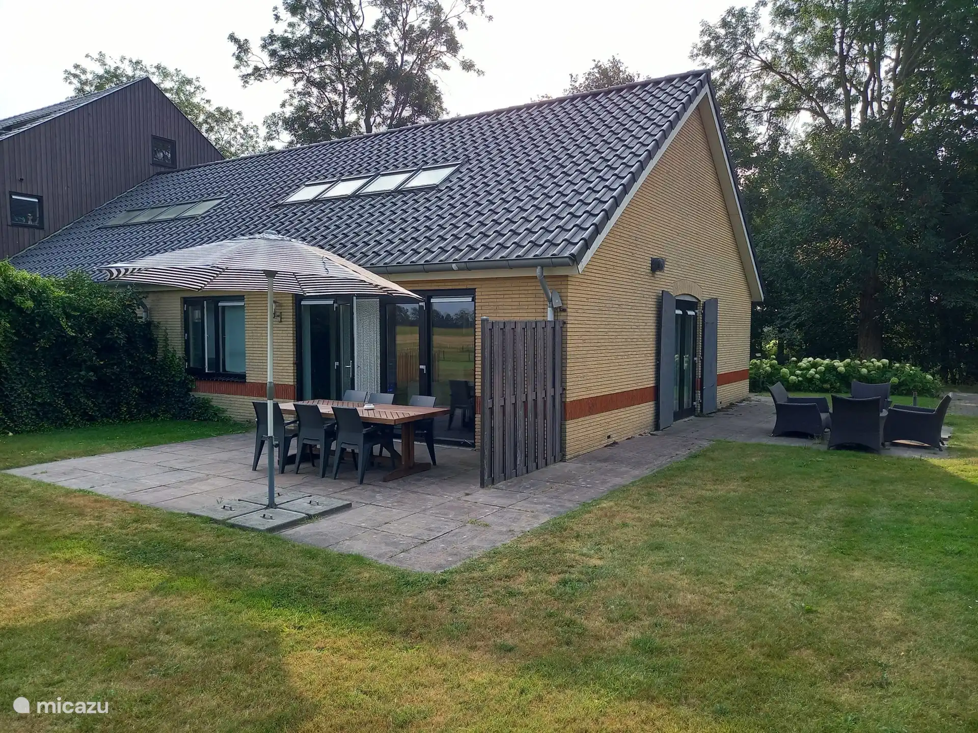 Zwei sonnige Terrassen