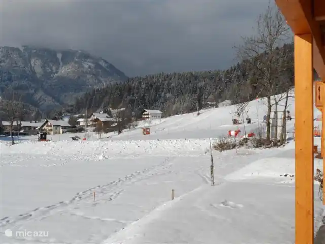 Villa Brughiera direct aan skipiste huren in Oostenrijk, Karinthië, Kötschach-Mauthen - vakantiehuis Uitzicht op piste vanaf het terras.