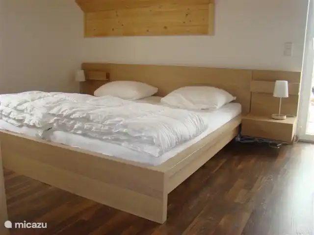 Villa Brughiera direct aan skipiste huren in Oostenrijk, Karinthië, Kötschach-Mauthen - vakantiehuis Slaapkamer 2 identiek als andere slaapkamer, ook hier vandaan komt u op ons balkon.