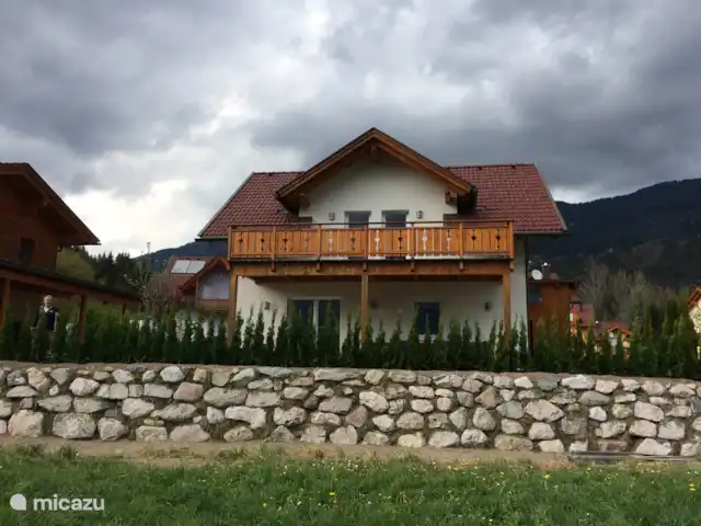 Villa Brughiera direct aan skipiste huren in Oostenrijk, Karinthië, Kötschach-Mauthen - vakantiehuis Villa Brughiera, een heerlijke plek om zomer en winter uw vakantie door te brengen!Een uitstekende plek voor prachtige (berg-)wandelingen, mooie MTB-routes, gezellige stedentrips, golfen, zwemmen en relaxen.