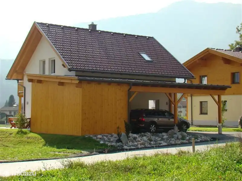 The house has two large barns, one of which can be used by the tenant.