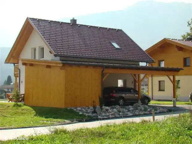 Villa Brughiera direct aan skipiste huren in Oostenrijk, Karinthië, Kötschach-Mauthen - vakantiehuis Het huis heeft twee ruime schuren waarvan er één gebruikt kan worden door de huurder.