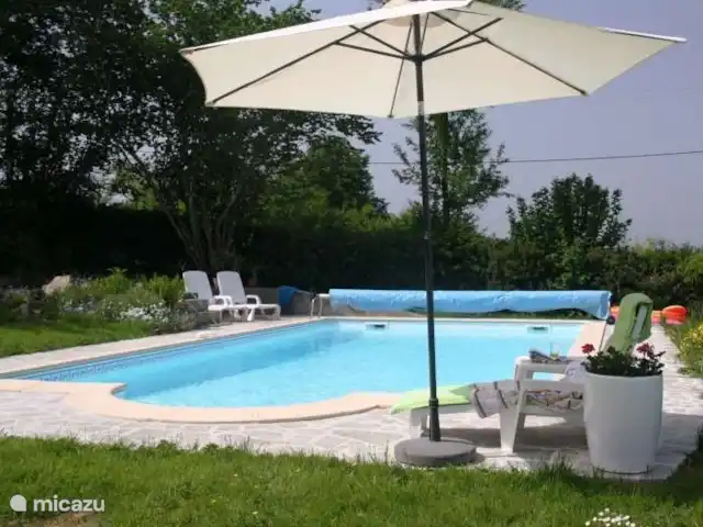 villa huren in Frankrijk, Lot, Sousceyrac – La Tour des Abeilles Het zwembad met vrij uitzicht.
