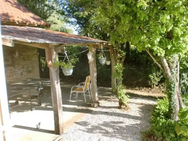 villa huren in Frankrijk, Lot, Sousceyrac – La Tour des Abeilles De plek waar de tafeltennistafel staat.