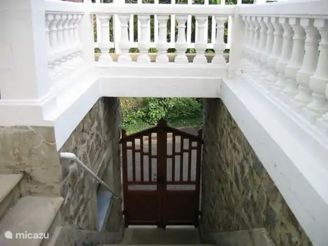 Château Marie-Louise | France, Allier, Néris-les-Bains - manoir / château L’escalier