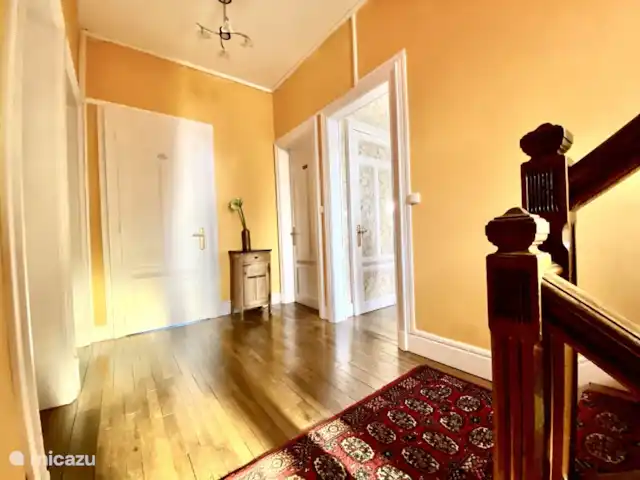 Château Marie-Louise | France, Allier, Néris-les-Bains - manoir / château couloir premier étage