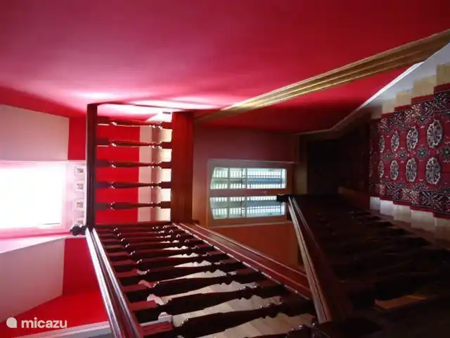 Château Marie-Louise | France, Allier, Néris-les-Bains - manoir / château Couloir d'escalier au 2ème étage
