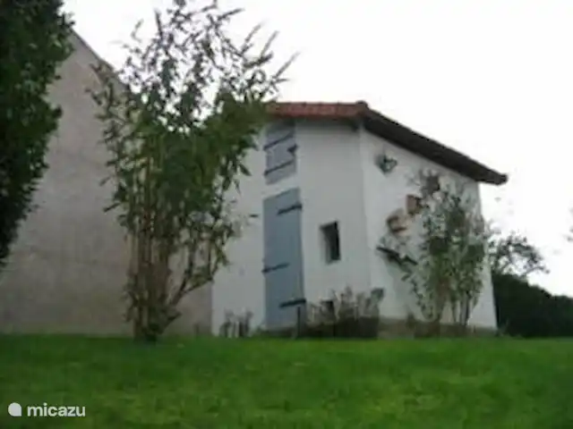 Château Marie-Louise | France, Allier, Néris-les-Bains - manoir / château Abri de jardin
